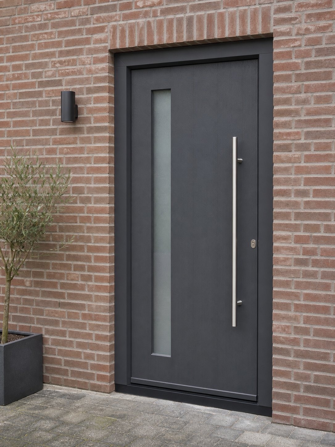 AI-sfeerbeeld van een moderne voordeur met lange glasstrook